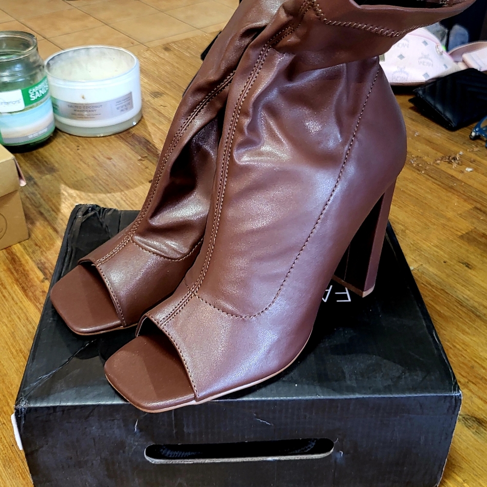 Boots - Picture 5 of 5